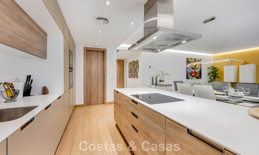 Eigentijds, tuinappartement te koop op enkele minuten lopen van het strand en Puerto Banus, Marbella 795713