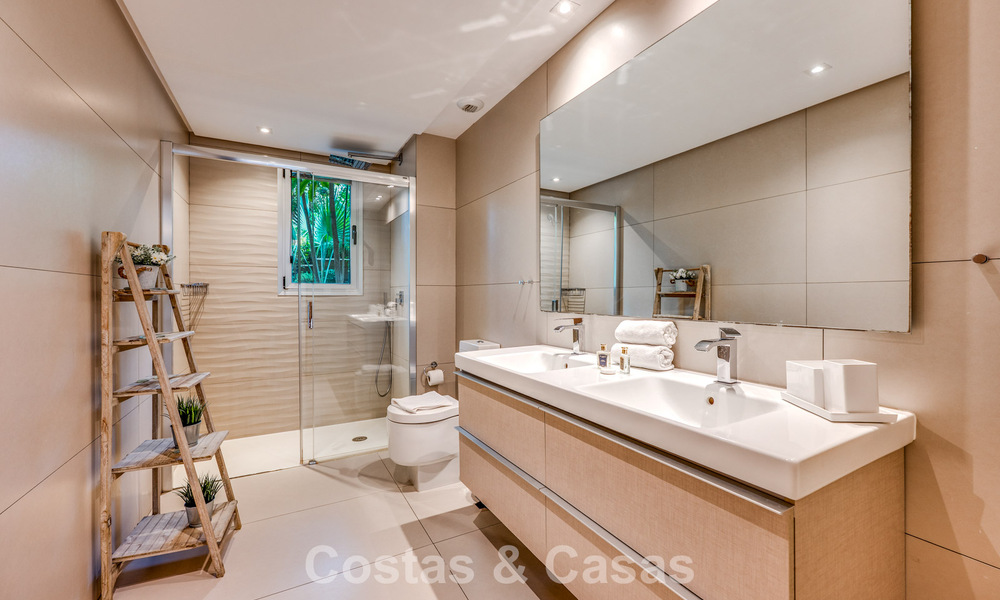 Eigentijds, tuinappartement te koop op enkele minuten lopen van het strand en Puerto Banus, Marbella 795736