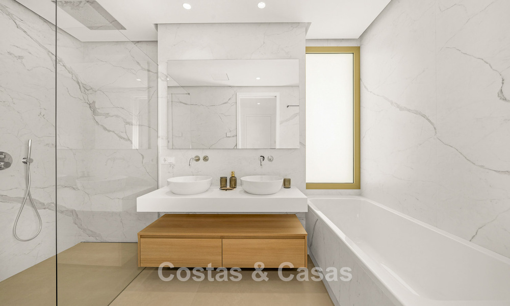 Eersteklas duplex penthouse te koop op loopafstand van het strand en Puerto Banus op Marbella’s Golden Mile 796081