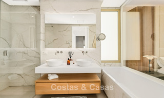 Luxe appartement te koop met panoramische uitzichten op Marbella’s Golden Mile vlakbij het strand en Puerto Banus 796011 