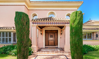 Elegante Andalusische luxevilla met grote tuin te koop in Nueva Andalucia’s golfvallei, Marbella 795405 