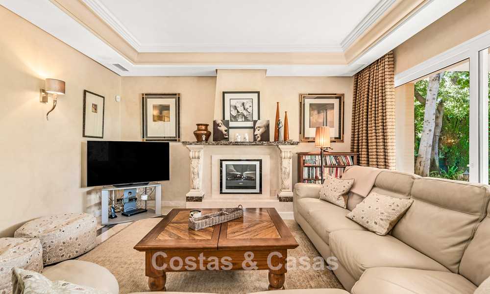 Elegante Andalusische luxevilla met grote tuin te koop in Nueva Andalucia’s golfvallei, Marbella 795417