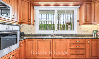 Elegante Andalusische luxevilla met grote tuin te koop in Nueva Andalucia’s golfvallei, Marbella 795420 