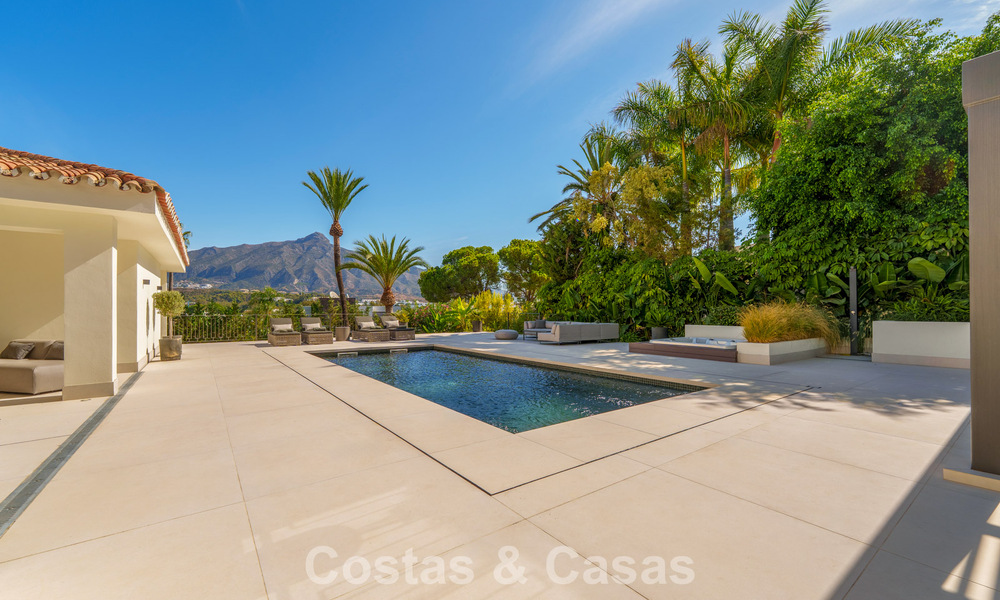 Elegante designvilla met panoramisch uitzicht te koop over de golfvallei van Nueva Andalucia, Marbella 795697