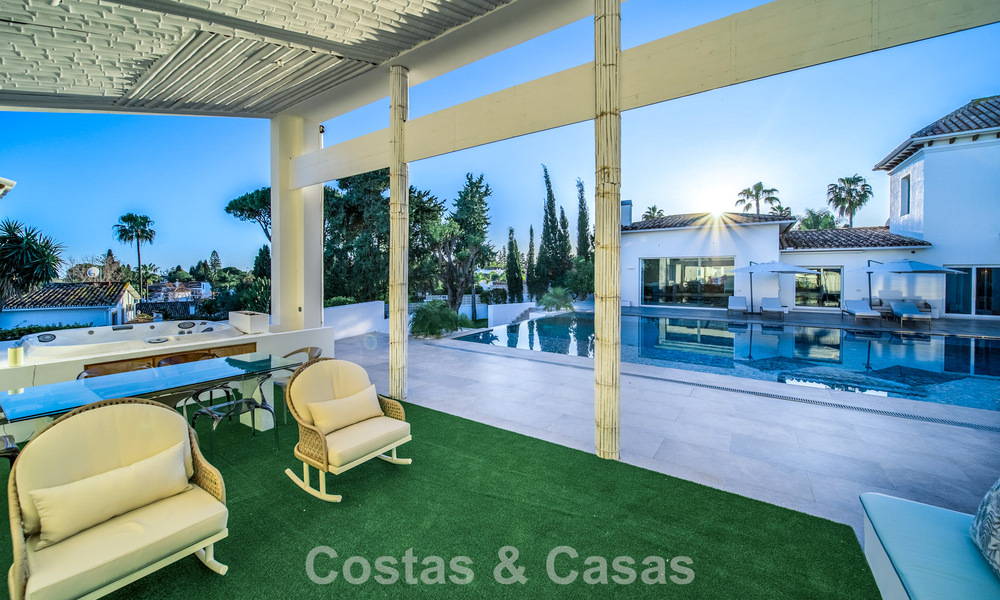 Luxe gerenoveerde villa op een steenworp van de golfbaan te koop in Guadalmina Alta, Marbella 795850