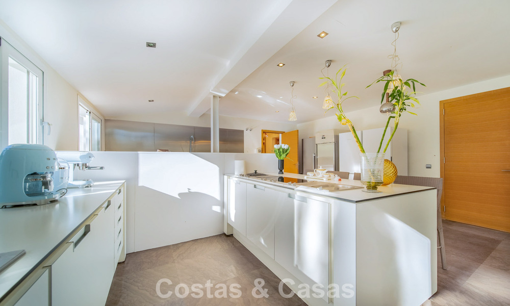 Luxe gerenoveerde villa op een steenworp van de golfbaan te koop in Guadalmina Alta, Marbella 795859