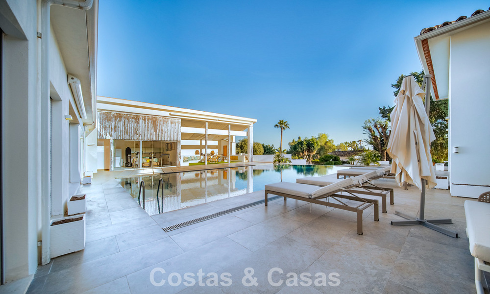 Luxe gerenoveerde villa op een steenworp van de golfbaan te koop in Guadalmina Alta, Marbella 795878