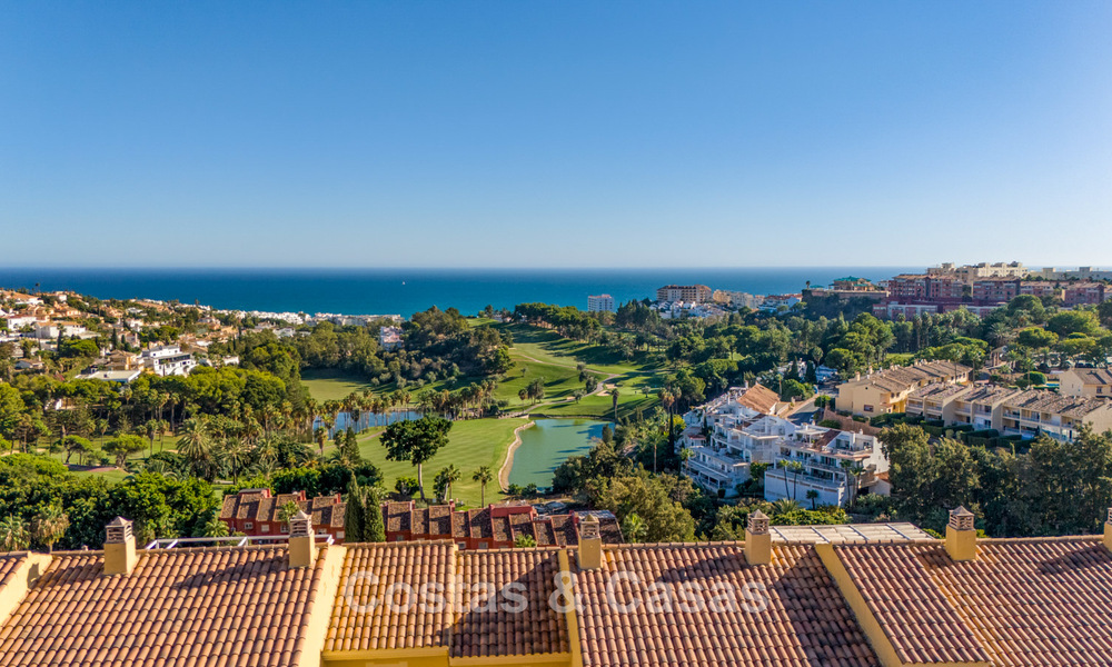 Exclusieve nieuwbouwappartementen met panoramisch golf- en zeezicht te koop in Benalmadena, Costa del Sol 795440