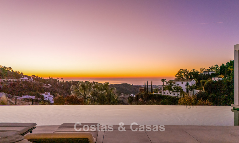 Spectaculaire, hedendaagse luxevilla te koop met zeezicht in El Madroñal, Marbella - Benahavis 796298