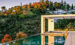 Spectaculaire, hedendaagse luxevilla te koop met zeezicht in El Madroñal, Marbella - Benahavis 796299 