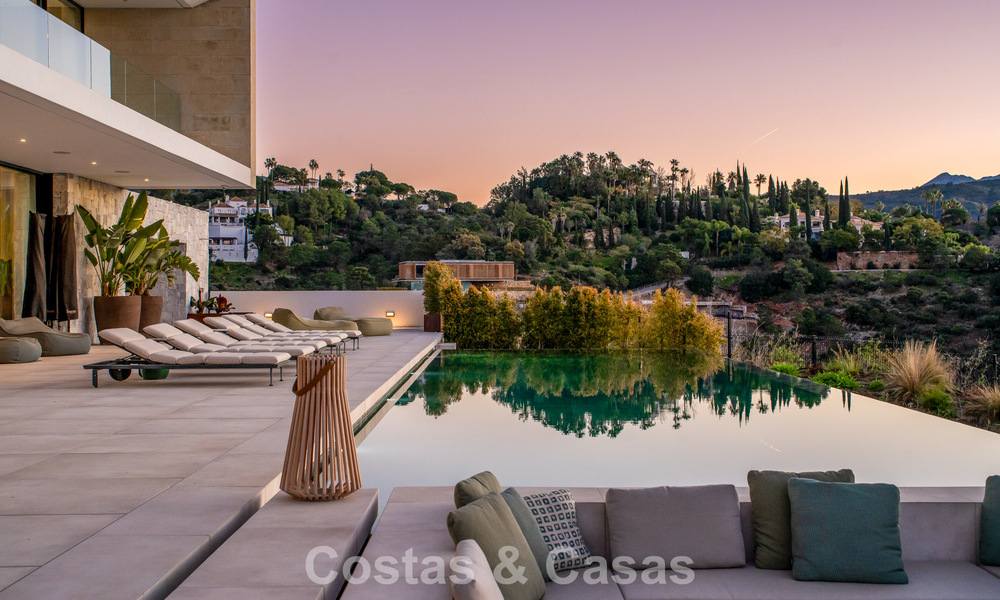 Spectaculaire, hedendaagse luxevilla te koop met zeezicht in El Madroñal, Marbella - Benahavis 796306