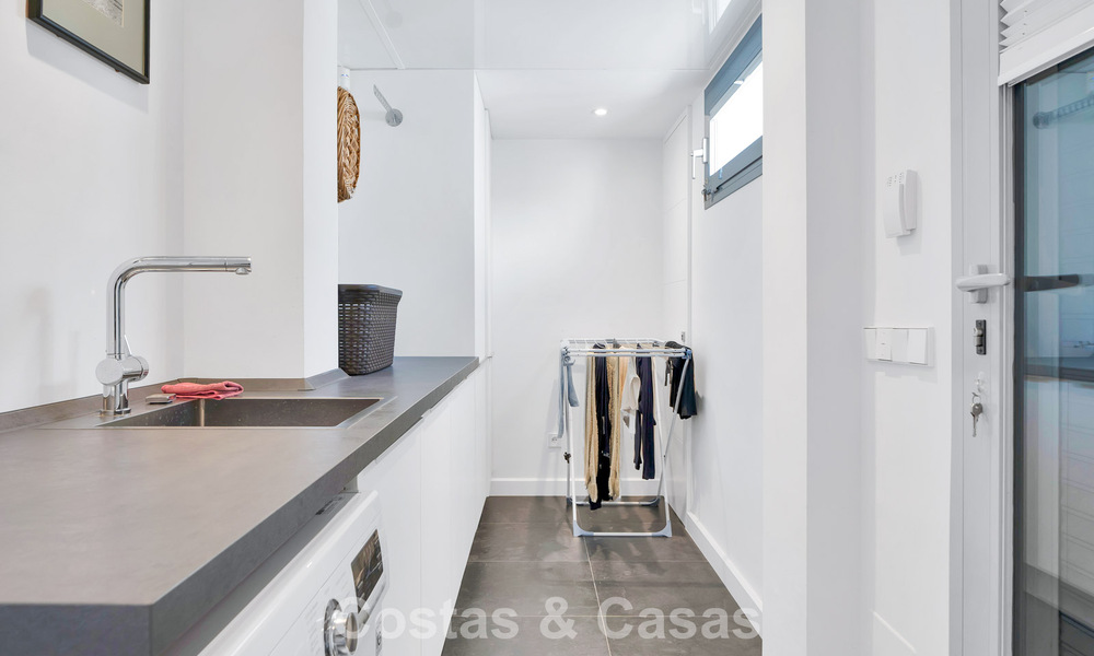 Modern gerenoveerde Andalusiche villa met berg- en zeezicht te koop in Nueva Andalucia, Marbella 796082