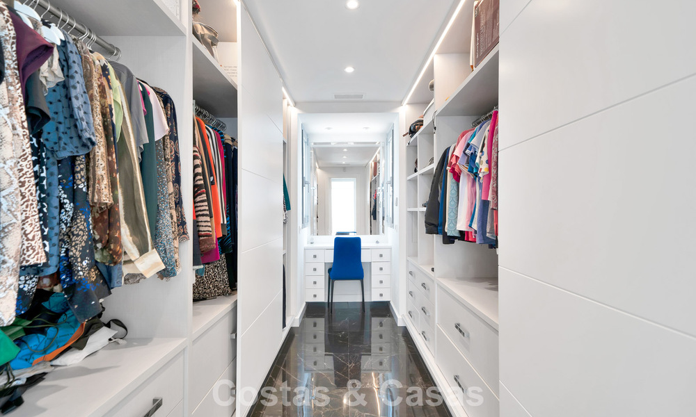 Modern gerenoveerde Andalusiche villa met berg- en zeezicht te koop in Nueva Andalucia, Marbella 796090