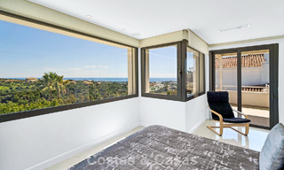 Modern gerenoveerde Andalusiche villa met berg- en zeezicht te koop in Nueva Andalucia, Marbella 796092 
