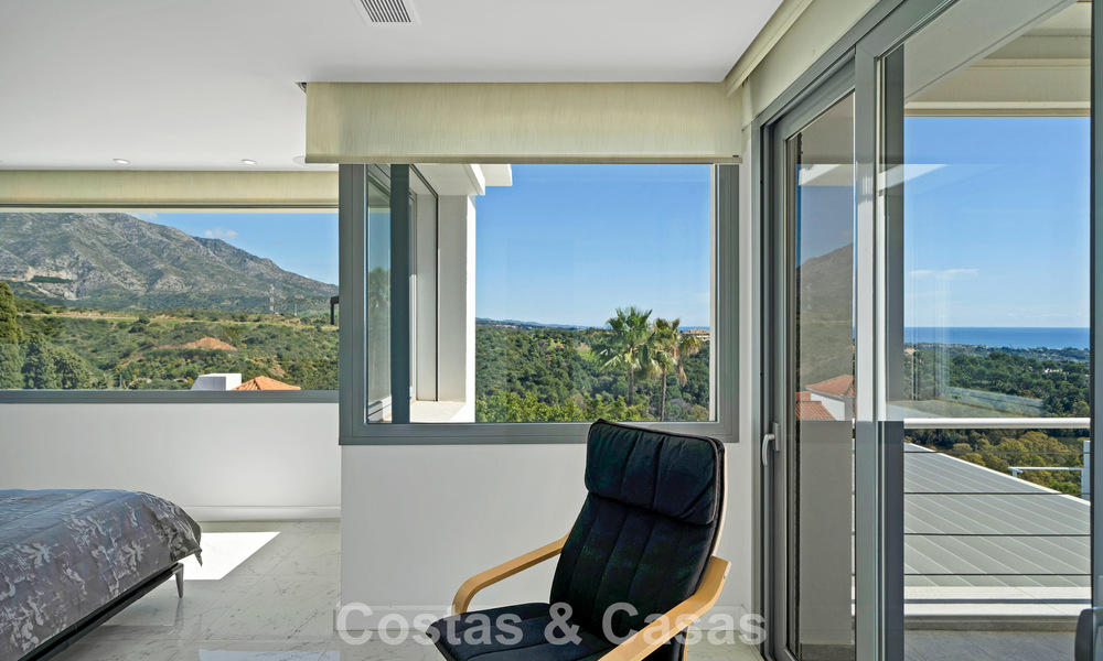 Modern gerenoveerde Andalusiche villa met berg- en zeezicht te koop in Nueva Andalucia, Marbella 796093