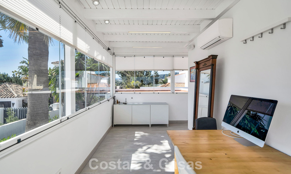Modern gerenoveerde Andalusiche villa met berg- en zeezicht te koop in Nueva Andalucia, Marbella 796102