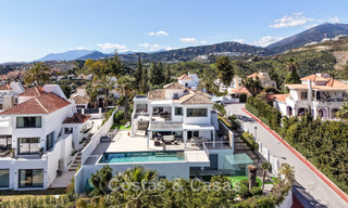 Modern gerenoveerde Andalusiche villa met berg- en zeezicht te koop in Nueva Andalucia, Marbella 796104 