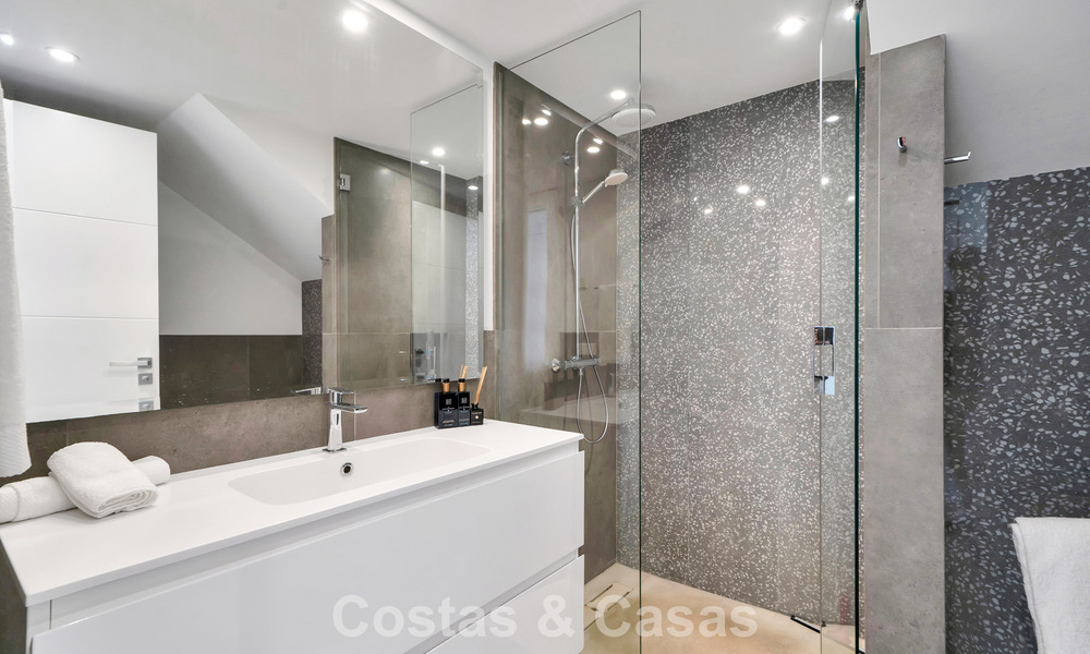 Modern gerenoveerde Andalusiche villa met berg- en zeezicht te koop in Nueva Andalucia, Marbella 796115