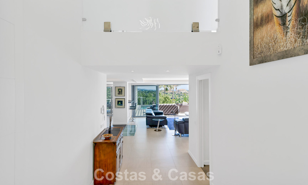 Modern gerenoveerde Andalusiche villa met berg- en zeezicht te koop in Nueva Andalucia, Marbella 796118