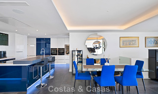 Modern gerenoveerde Andalusiche villa met berg- en zeezicht te koop in Nueva Andalucia, Marbella 796121 