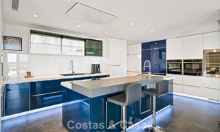 Modern gerenoveerde Andalusiche villa met berg- en zeezicht te koop in Nueva Andalucia, Marbella 796122 