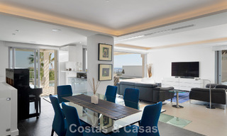 Modern gerenoveerde Andalusiche villa met berg- en zeezicht te koop in Nueva Andalucia, Marbella 796124 