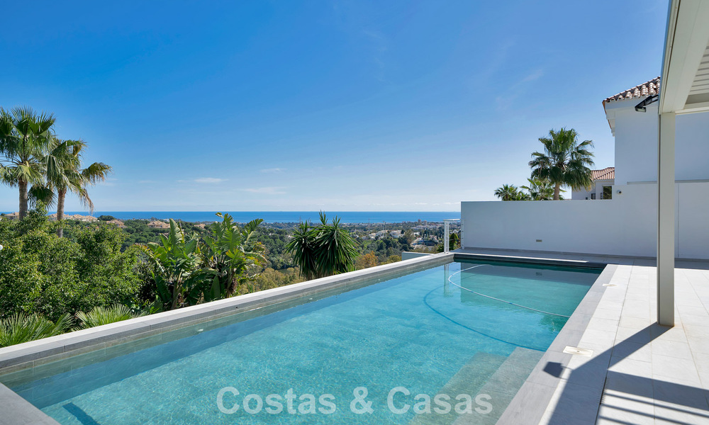 Modern gerenoveerde Andalusiche villa met berg- en zeezicht te koop in Nueva Andalucia, Marbella 796136