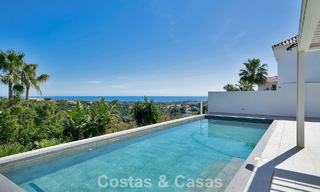 Modern gerenoveerde Andalusiche villa met berg- en zeezicht te koop in Nueva Andalucia, Marbella 796136 