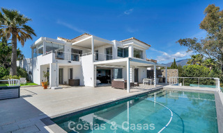 Modern gerenoveerde Andalusiche villa met berg- en zeezicht te koop in Nueva Andalucia, Marbella 796142 