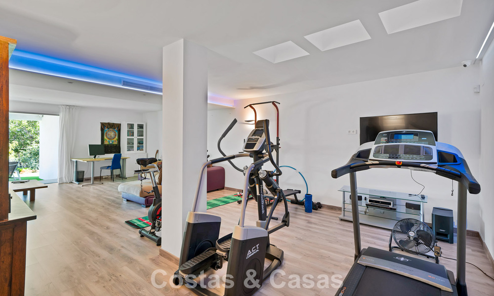 Modern gerenoveerde Andalusiche villa met berg- en zeezicht te koop in Nueva Andalucia, Marbella 796148