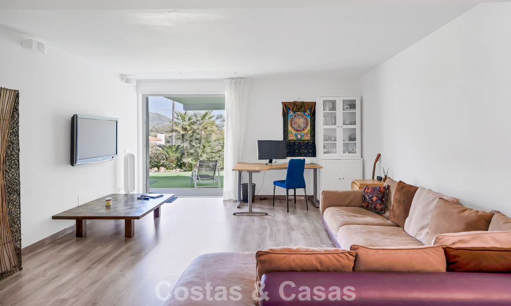Modern gerenoveerde Andalusiche villa met berg- en zeezicht te koop in Nueva Andalucia, Marbella 796149