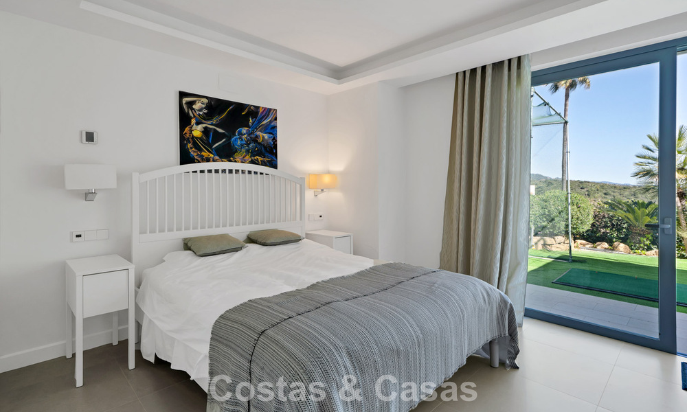 Modern gerenoveerde Andalusiche villa met berg- en zeezicht te koop in Nueva Andalucia, Marbella 796153
