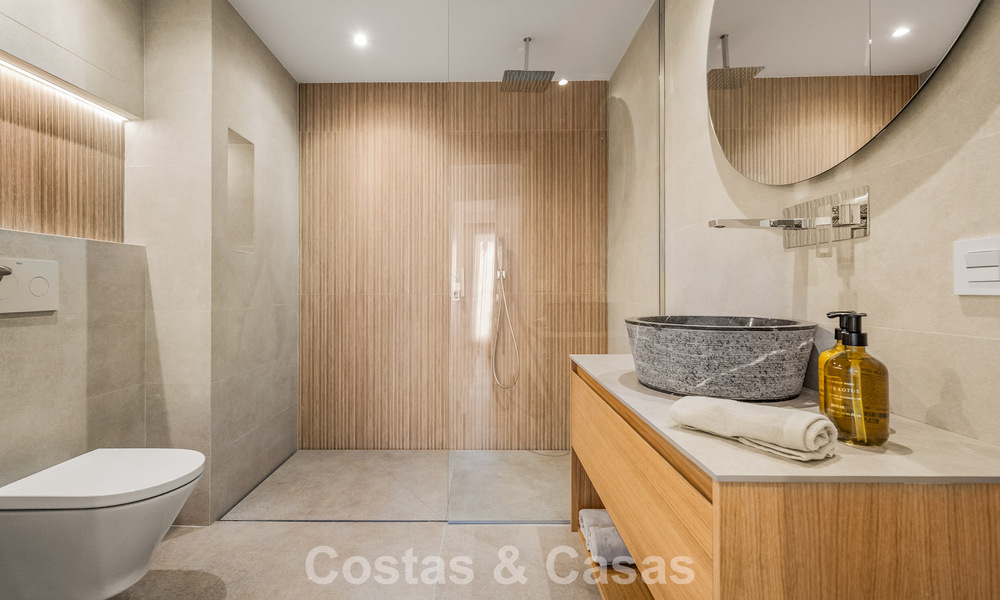 Modern gerenoveerd appartement met ruim terras te koop met weids uitzicht in Nueva Andalucia, Marbella 796044