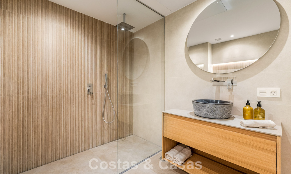 Modern gerenoveerd appartement met ruim terras te koop met weids uitzicht in Nueva Andalucia, Marbella 796046