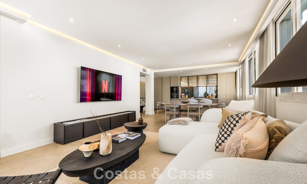 Modern gerenoveerd appartement met ruim terras te koop met weids uitzicht in Nueva Andalucia, Marbella 796056