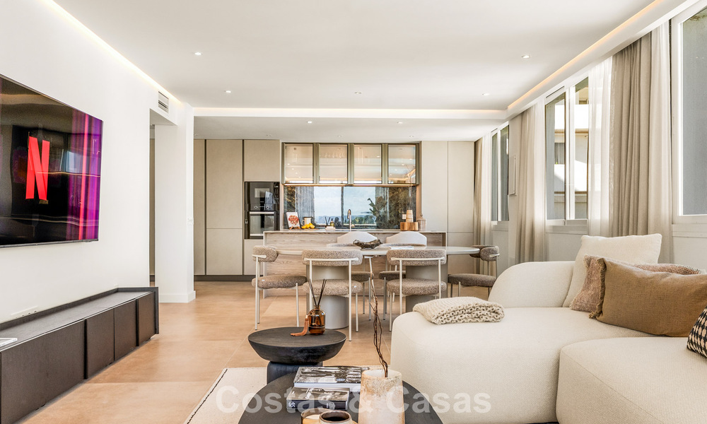 Modern gerenoveerd appartement met ruim terras te koop met weids uitzicht in Nueva Andalucia, Marbella 796059