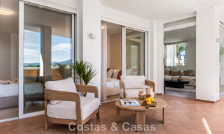 Modern gerenoveerd appartement met ruim terras te koop met weids uitzicht in Nueva Andalucia, Marbella 796062 