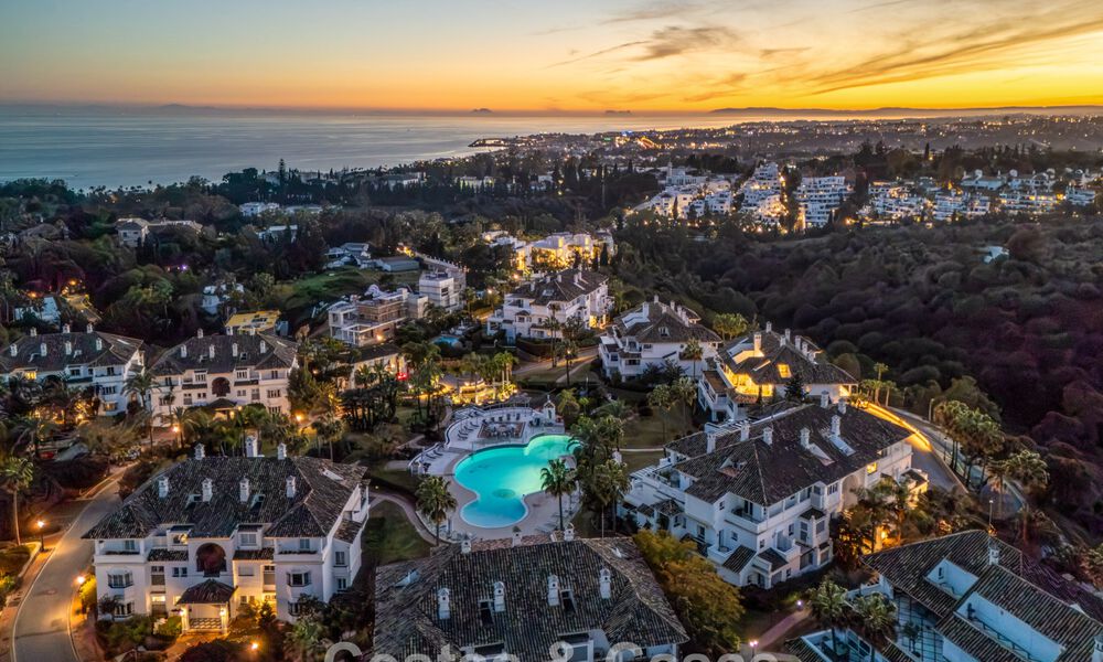 Exclusief duplex penthouse met een modern en licht interieur te koop in een beveiligd complex op de Golden Mile, Marbella 796387