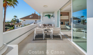 Exclusief duplex penthouse met een modern en licht interieur te koop in een beveiligd complex op de Golden Mile, Marbella 796389 