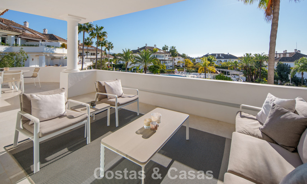 Exclusief duplex penthouse met een modern en licht interieur te koop in een beveiligd complex op de Golden Mile, Marbella 796390