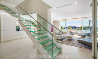 Exclusief duplex penthouse met een modern en licht interieur te koop in een beveiligd complex op de Golden Mile, Marbella 796398 