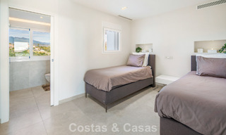 Exclusief duplex penthouse met een modern en licht interieur te koop in een beveiligd complex op de Golden Mile, Marbella 796405 