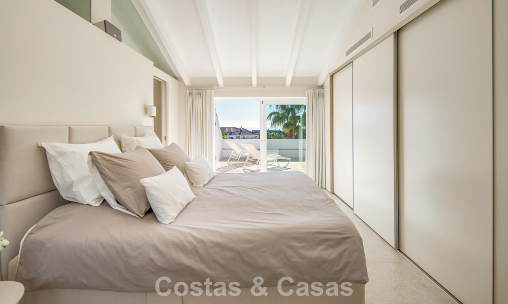 Exclusief duplex penthouse met een modern en licht interieur te koop in een beveiligd complex op de Golden Mile, Marbella 796411