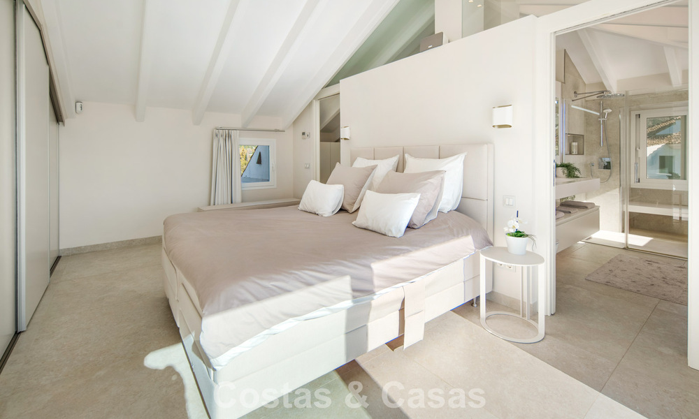 Exclusief duplex penthouse met een modern en licht interieur te koop in een beveiligd complex op de Golden Mile, Marbella 796412