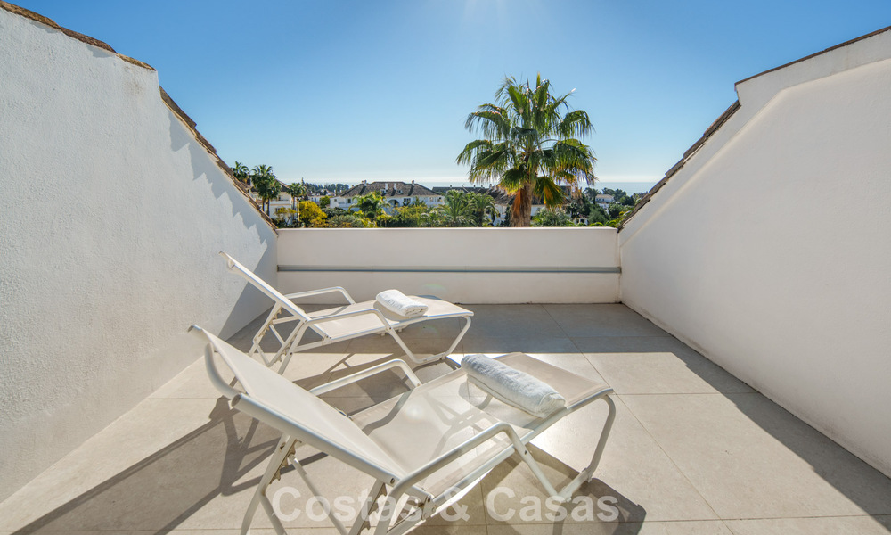 Exclusief duplex penthouse met een modern en licht interieur te koop in een beveiligd complex op de Golden Mile, Marbella 796415