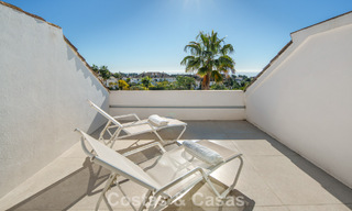 Exclusief duplex penthouse met een modern en licht interieur te koop in een beveiligd complex op de Golden Mile, Marbella 796415 
