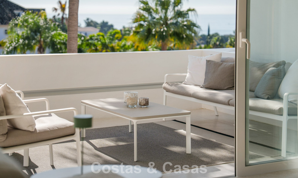Exclusief duplex penthouse met een modern en licht interieur te koop in een beveiligd complex op de Golden Mile, Marbella 796419