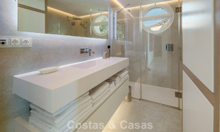 Exclusief duplex penthouse met een modern en licht interieur te koop in een beveiligd complex op de Golden Mile, Marbella 796420 