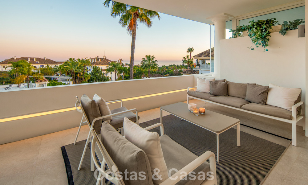 Exclusief duplex penthouse met een modern en licht interieur te koop in een beveiligd complex op de Golden Mile, Marbella 796423