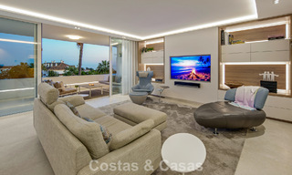 Exclusief duplex penthouse met een modern en licht interieur te koop in een beveiligd complex op de Golden Mile, Marbella 796427 